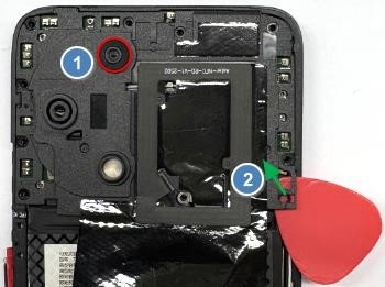 Akkumul&aacute;tor &eacute;s fő kamera sz&eacute;tszerel&eacute;se - 1. l&eacute;p&eacute;s