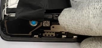 Sustituir el altavoz inferior - Montaje - Paso 1