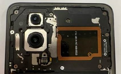 Sustituir el soporte de la placa M - Montaje - Paso 2