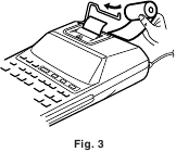 Inserire il rotolo di carta nel porta-carta