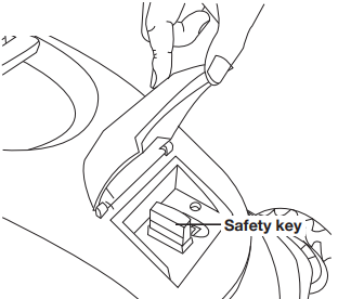 Spustenie a zastavenie - Krok 1 - Vložte bezpečnostn&yacute; kľ&uacute;č