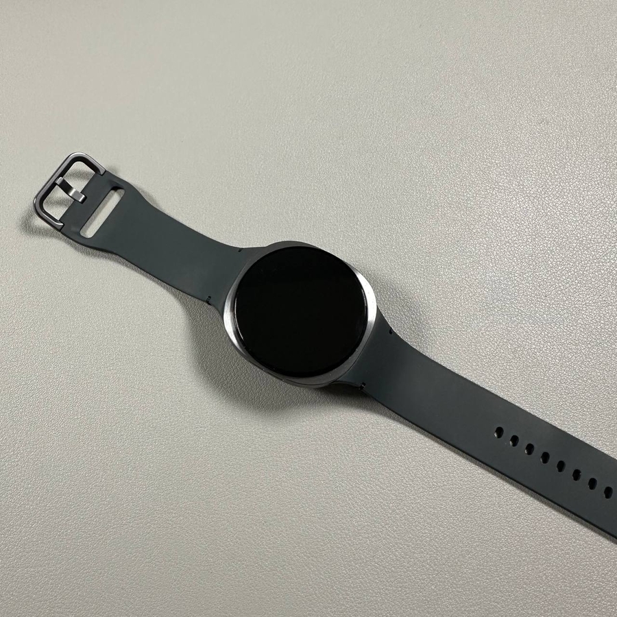 Samsung Galaxy Watch 8 mit Armbändern