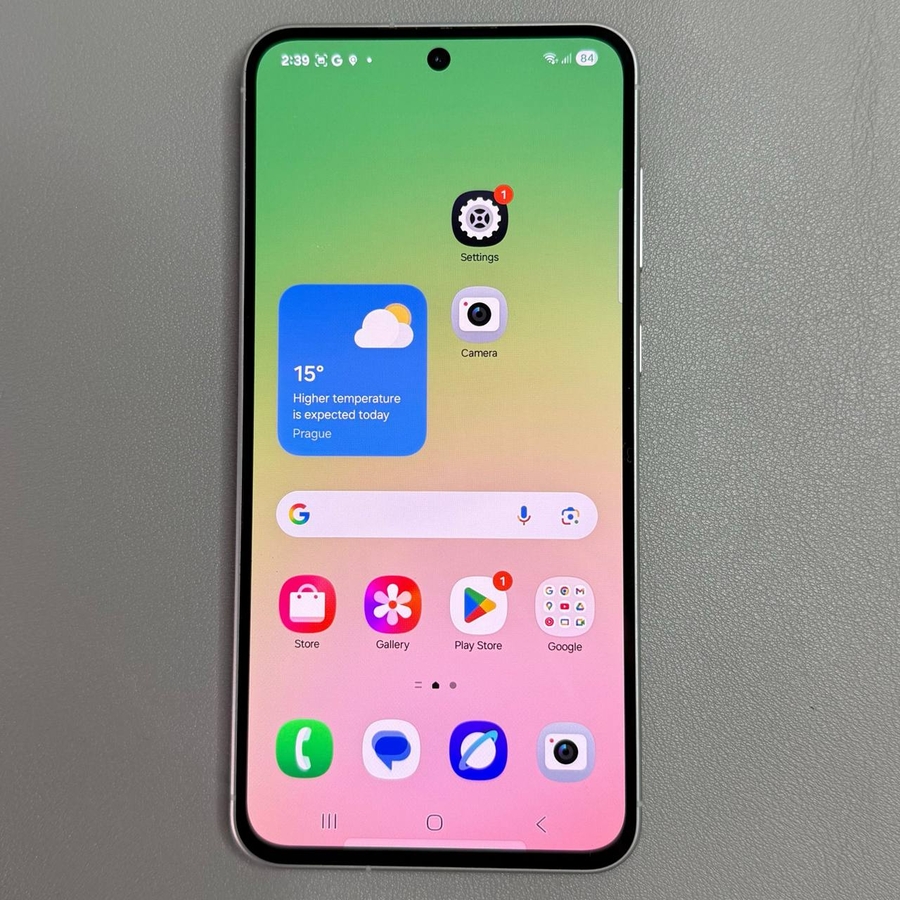 Akkumulátor százalékos opciót mutató Samsung Galaxy A56