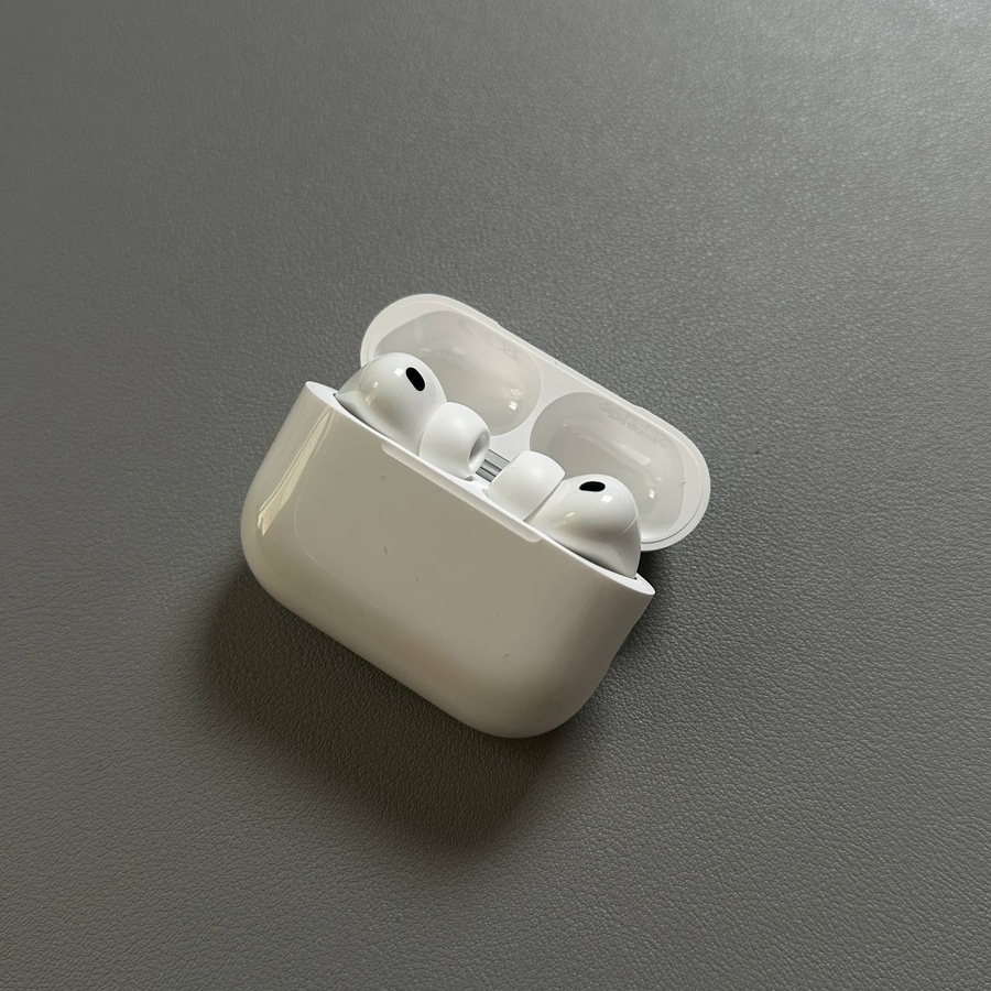 Apple AirPods Pro 3 cu telefon Android Apple AirPods Pro 3 with Android Phone