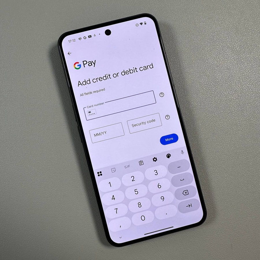 Nothing Phone (3) που εμφανίζει την εφαρμογή Google Wallet Nothing Phone (3) που εμφανίζει την εφαρμογή Google Wallet