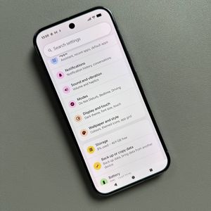 Как бързо да затворите всички приложения във фона на Google Pixel 10 Pro