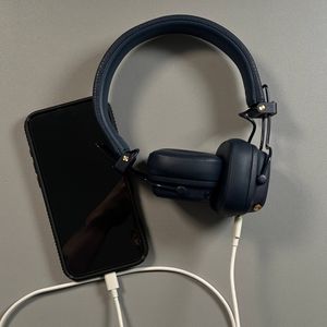 How to Charge Your Marshall Major V Headphones Using Your Phone