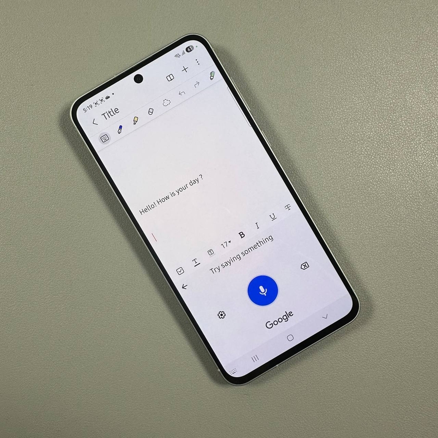 Samsung Galaxy A56 viser innstillinger for stemmeskriving
