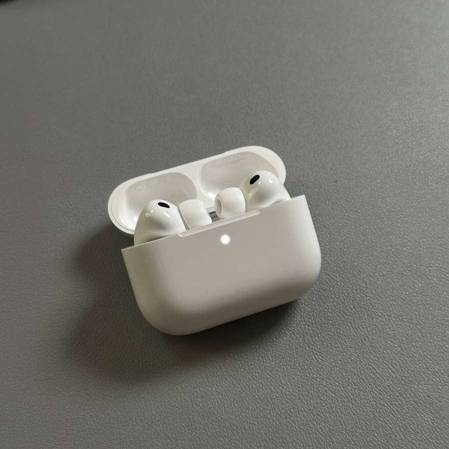 Vista de cerca de los Apple AirPods Pro 3