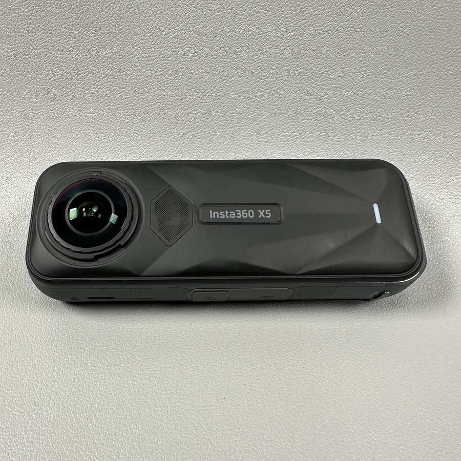 INSTA360 X5 kamera hangvezérlés funkcióval INSTA360 X5 kamera hangvezérlés funkcióval