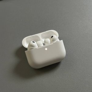 Apple AirPods Pro 3 - How to Skip Songs, Pause or Play