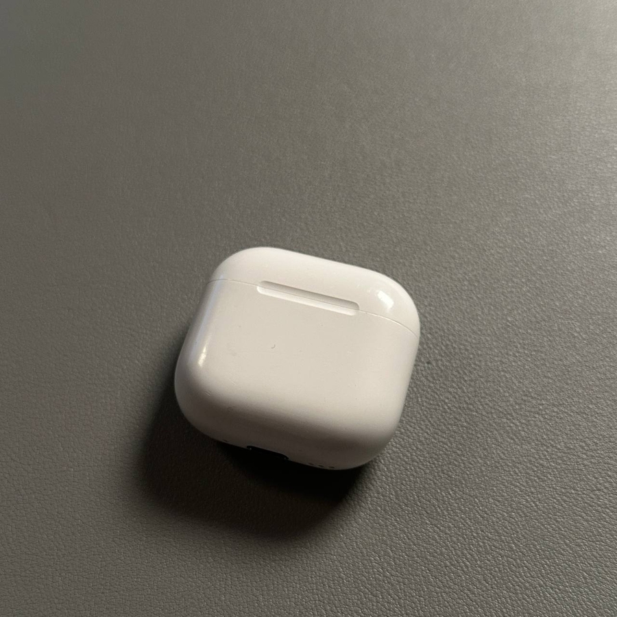Apple AirPods 4 s kućištem za punjenje Apple AirPods 4 s kućištem za punjenje