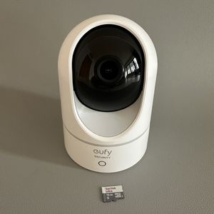 Cum să introduceți un card Micro SD &icirc;n camera dvs. de interior Eufy E220 2K