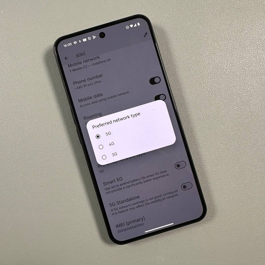 Um smartphone Nothing Phone (3) a exibir o menu principal de definições.