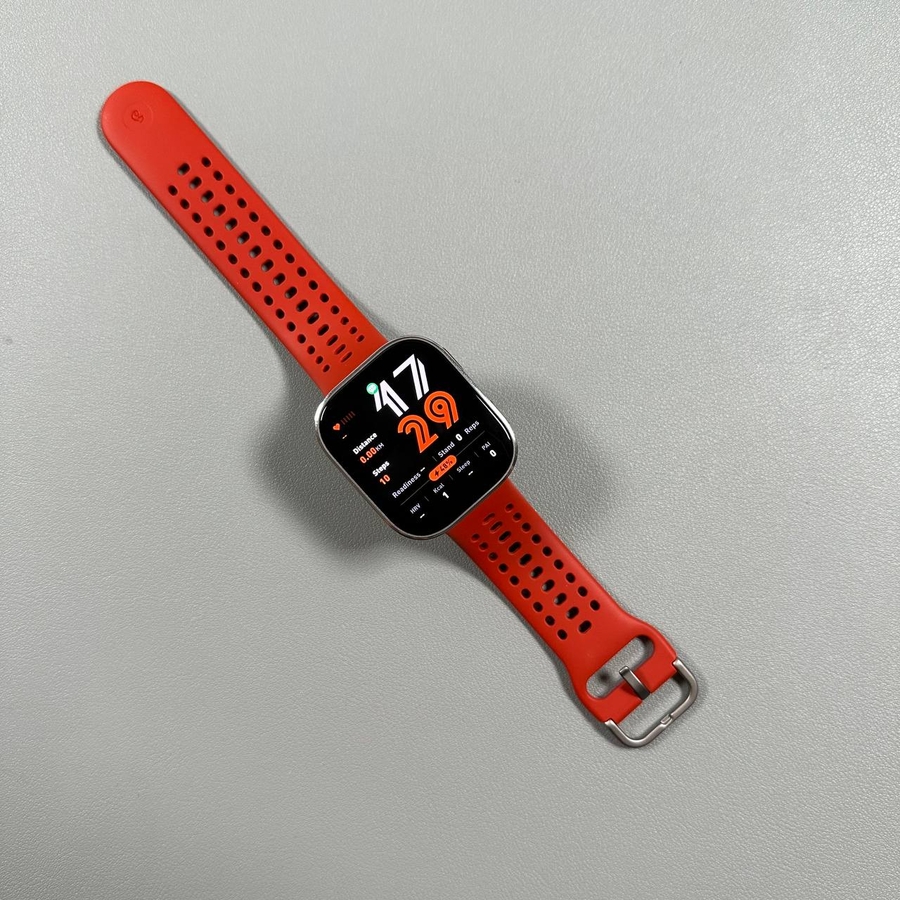 Amazfit Bip 6 smartwatch gekoppeld aan een Android-telefoon