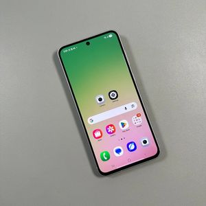 Kori&scaron;tenje bljeskalice kamere na Samsung Galaxy A56