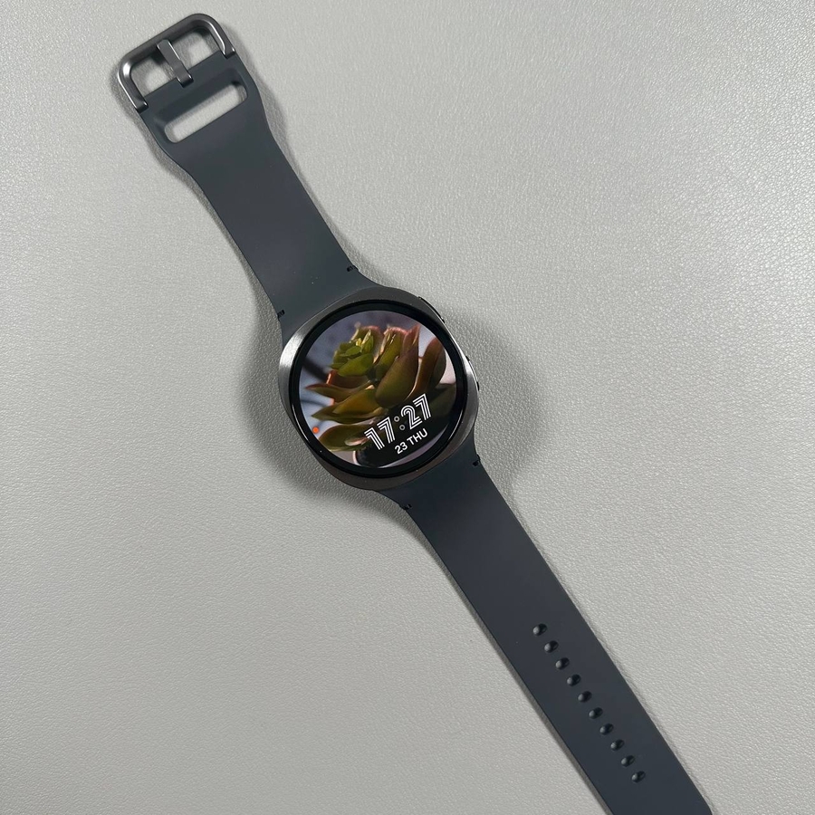 Samsung Galaxy Watch 8 LTE with app icons