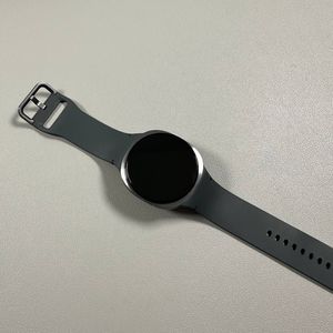 Hoe bandjes verwijderen of verwisselen op de Samsung Galaxy Watch 8 LTE