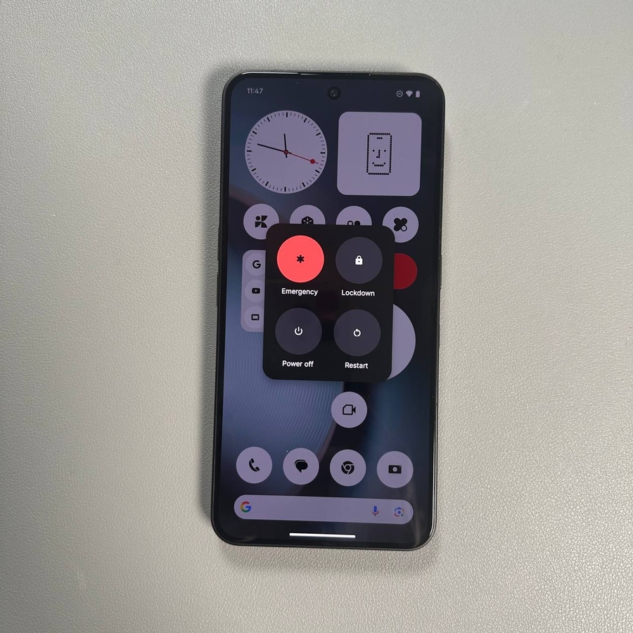 Nothing Phone (3) Gerät, das die Position der Ein-/Aus-Taste und der Lautstärketasten zeigt.