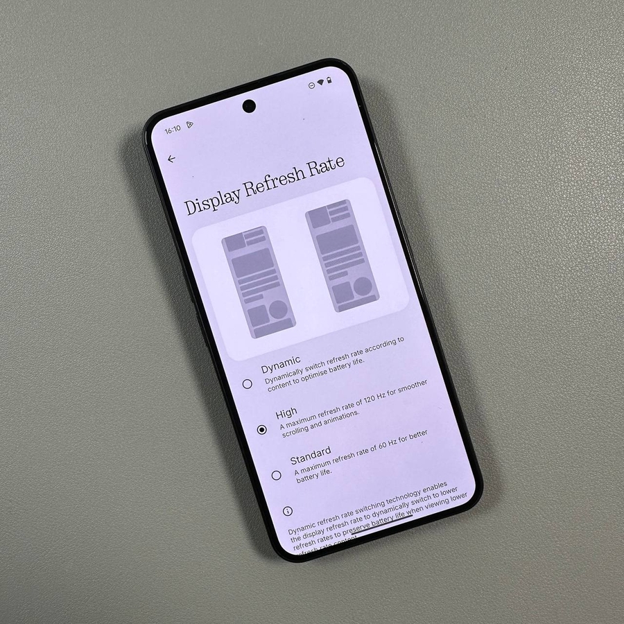Gesamtansicht des Nothing Phone (3).