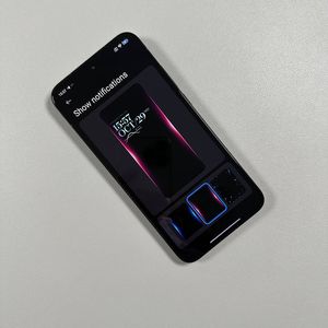 S&aring;dan aktiveres notifikationskantbelysning p&aring; POCO F7