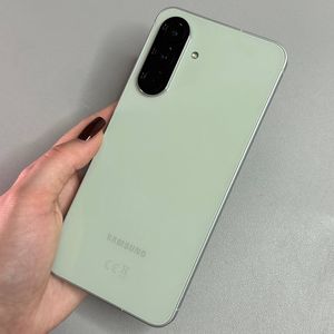 Samsung Galaxy A56: Dual Soat Vidjetini Qanday Qo'shish