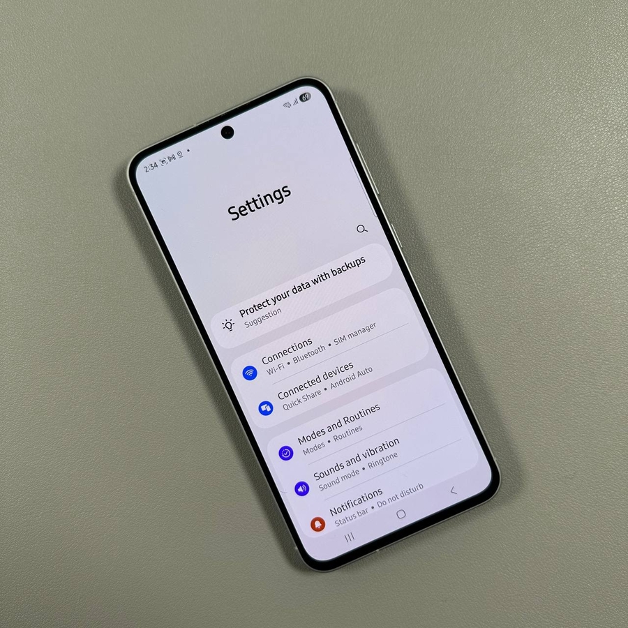 Samsung Galaxy A56 ikiwa na skrini ya kuingia ya Akaunti ya Samsung