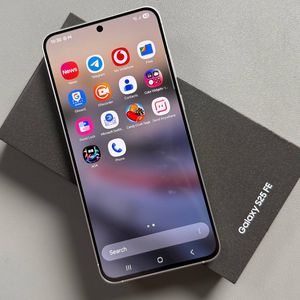 Samsung Galaxy S25 FE telefoniga SIM-kartani qanday joylashtirish mumkin