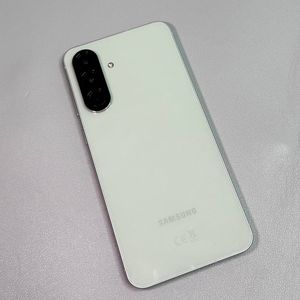 Samsung Galaxy A56 - Jinsi ya Kuongeza Njia za Mkato za Skrini Iliyofungwa